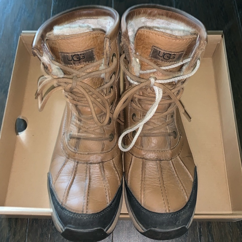 UGG Adirondack III Hiker Women’s Boots 8US